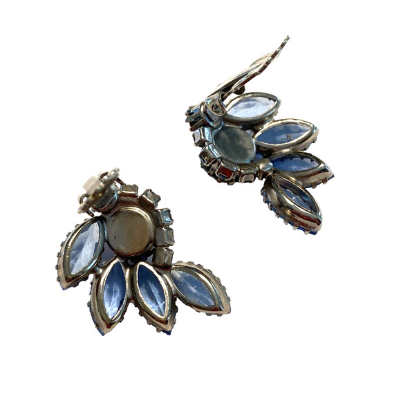 Vintage Clip On Earrings Blue Aurora Borealis Rhinestones Crescent Shaped Silver - Picture 4 of 7